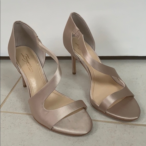 Tan Heels - Picture 2 of 2